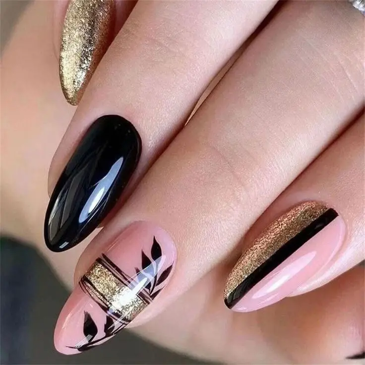 Black and gold Christmas nails