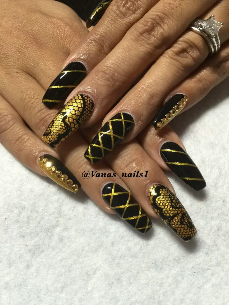 black and gold chain nail designs